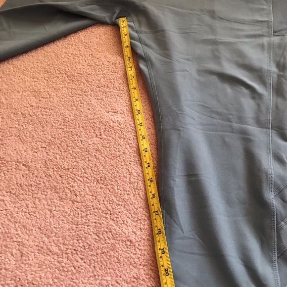 MONDETTA high waisted women’s active Capri(no offer unless you bundle please ) - Picture 6 of 17